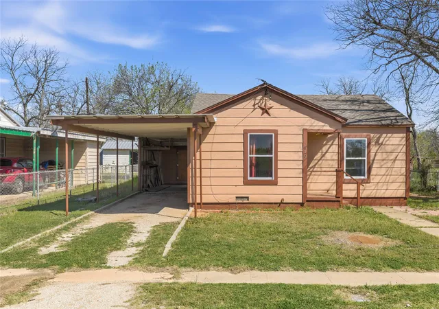 Homes for sale in Bangs, TX | 510 Medcalf St, Bangs, TX 76823 | MLS# 21216630
