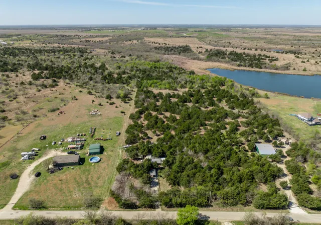 15th image of 930 Lakeside Dr, Waxahachie, TX 75165 | MLS# 21217225