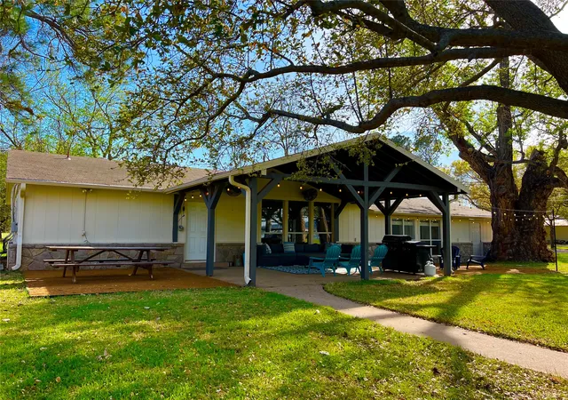 Homes for sale in Possum Kingdom Lake, TX | 1957 Deer Trail Rd, Possum Kingdom Lake, TX 76449 | MLS# 21215986