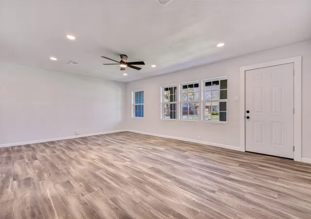 Homes for sale in Gainesville, TX | 1706 E Garnett St, Gainesville, TX 76240 | MLS# 21216214