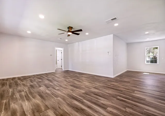 Homes for sale in Gainesville, TX | 1706 E Garnett St, Gainesville, TX 76240 | MLS# 21216214
