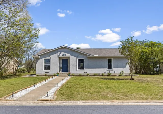 Photo 3 of Sale Pending at 306 Amoret Cir, Anna, TX 75409 | MLS# 21217294 | Listing updated on 2026-07-21