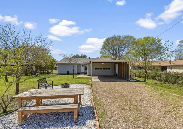 Photo 4 of Sale Pending at 306 Amoret Cir, Anna, TX 75409 | MLS# 21217294 | Listing updated on 2026-07-21