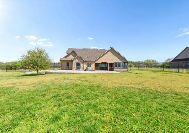 Photo 2 of Single family home for sale at 21 Brookhollow Cir, Melissa, TX 75454 | MLS# 21218314 | Listing updated on 2026-08-22