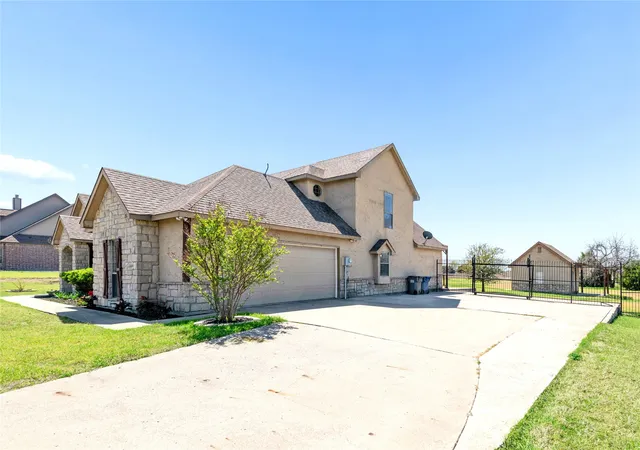 Photo 3 of Single family home for sale at 21 Brookhollow Cir, Melissa, TX 75454 | MLS# 21218314 | Listing updated on 2026-08-22