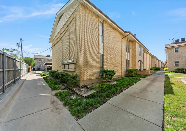 Photo 2 of Sale Pending at 5080 Matilda St #131, Dallas, TX 75206 | MLS# 21218361 | Listing updated on 2026-09-02