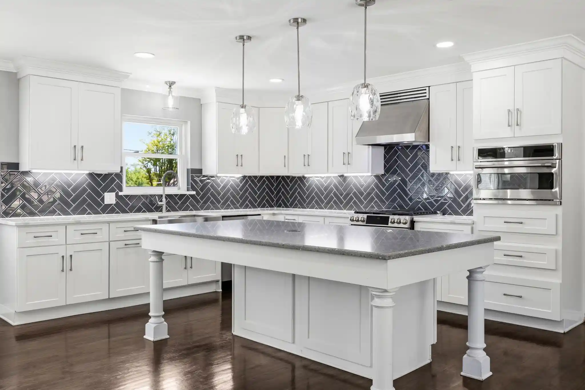 Photo 1 of Single family home for sale at 1636 W Red Bird Ln, Dallas, TX 75232 | MLS# 21216626 | Listing updated on 2026-10-10