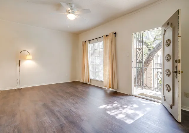 4th image of 4438 Harlanwood Dr #211, Fort Worth, TX 76109 | MLS# 21216743