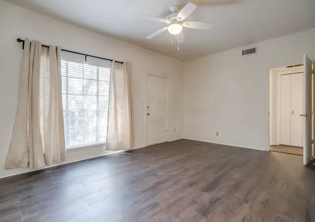 5th image of 4438 Harlanwood Dr #211, Fort Worth, TX 76109 | MLS# 21216743