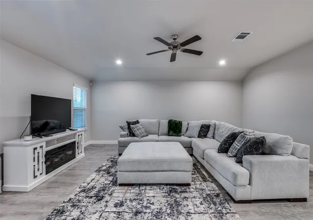 Photo 3 of Sale Pending at 1242 Slate Ave, Cedar Hill, TX 75104 | MLS# 21218124 | Listing updated on 2026-08-10
