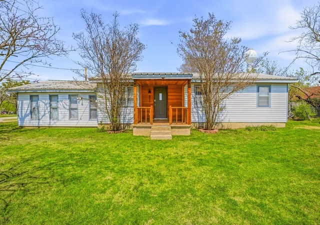 Homes for sale in Hico, TX | 600 E Third St, Hico, TX 76457 | MLS# 21218247
