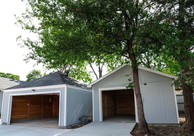 Photo 3 of Multi family home for sale at 3709 Mount Royal St, Dallas, TX 75211 | MLS# 21218384 | Listing updated on 2026-08-03