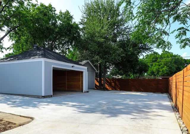 Photo 3 of House for sale at 3709 Mount Royal St, Dallas, TX 75211 | MLS# 21218384 | Listing updated on 2026-09-30
