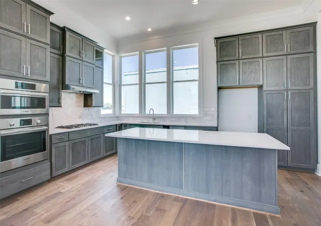 2nd image of 211 Carroll St, Fort Worth, TX 76107 | MLS# 21218607