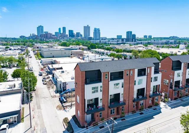 35th image of 211 Carroll St, Fort Worth, TX 76107 | MLS# 21218607