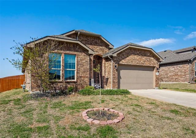 Photo 2 of Single family home for sale at 1212 Dublin Dr, Cleburne, TX 76033 | MLS# 21218462 | Listing updated on 2026-08-27