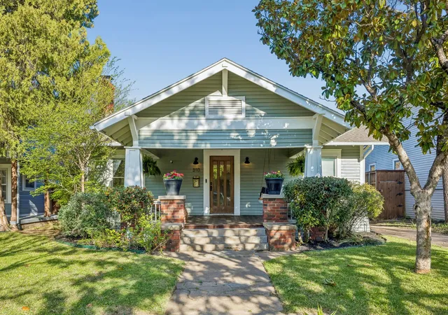 Photo 2 of Sale Pending at 310 N Montclair Ave, Dallas, TX 75208 | MLS# 21218712 | Listing updated on 2026-07-28