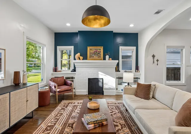 Photo 4 of Sale Pending at 310 N Montclair Ave, Dallas, TX 75208 | MLS# 21218712 | Listing updated on 2026-07-28