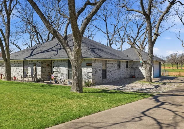 Photo 3 of Single family home for sale at 8715 S Monticello Cir, Granbury, TX 76049 | MLS# 21215861 | Listing updated on 2026-07-25