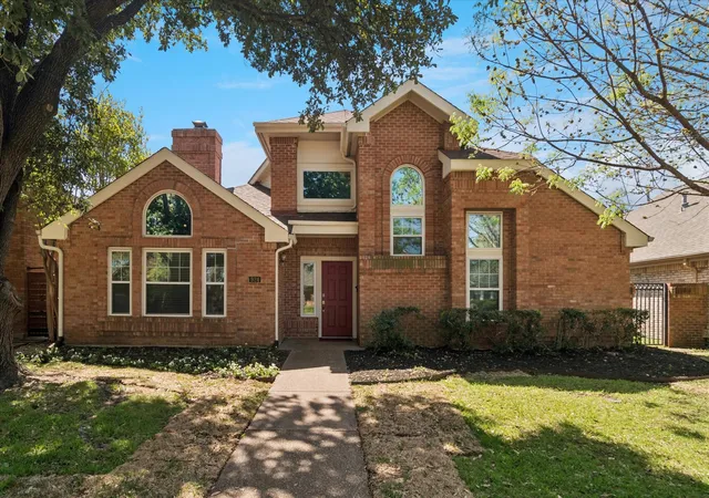 1st image of 924 Mccoy Dr, Irving, TX 75062 | MLS# 21218697