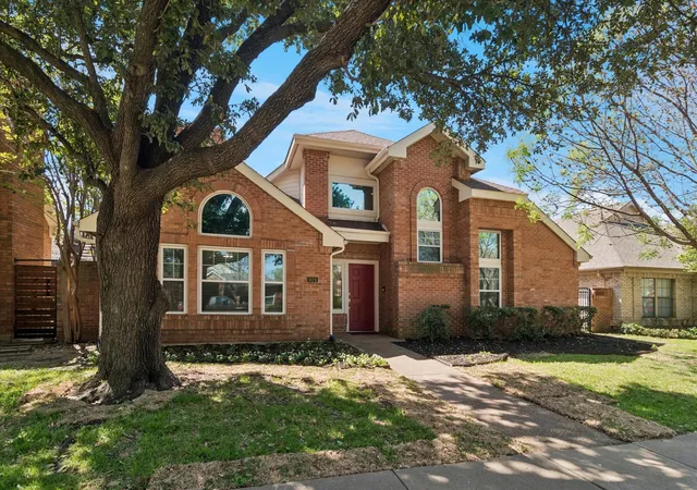 2nd image of 924 Mccoy Dr, Irving, TX 75062 | MLS# 21218697