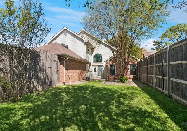 32nd image of 924 Mccoy Dr, Irving, TX 75062 | MLS# 21218697