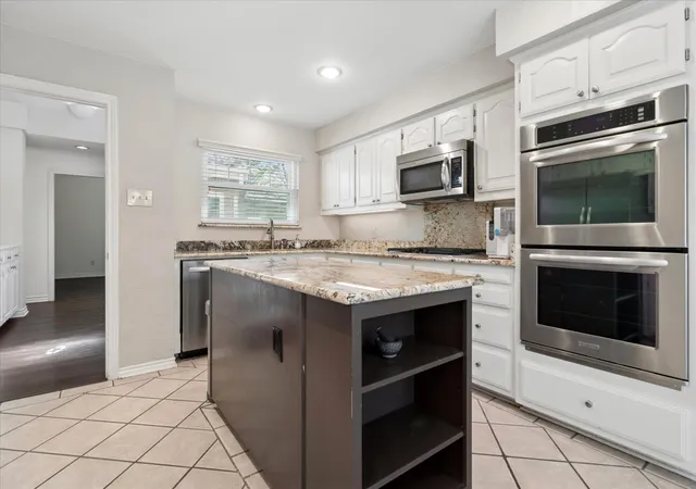 3rd image of 924 Mccoy Dr, Irving, TX 75062 | MLS# 21218697
