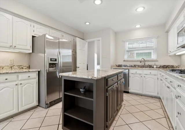 4th image of 924 Mccoy Dr, Irving, TX 75062 | MLS# 21218697
