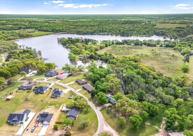Photo 1 of Single family home for sale at 190 Westshore Dr, Wills Point, TX 75169 | MLS# 21218619 | Listing updated on 2026-09-15