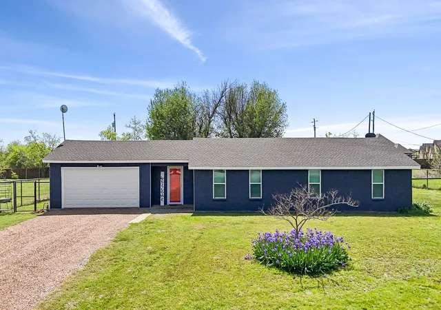 Photo 3 of Single family home for sale at 108 Paige St, Weatherford, TX 76088 | MLS# 21216477 | Listing updated on 2026-08-23