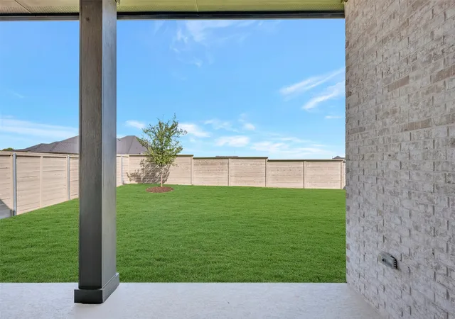 Photo 2 of Sale Pending at 620 Landon Wy, Justin, TX 76247 | MLS# 21218983 | Listing updated on 2026-09-21
