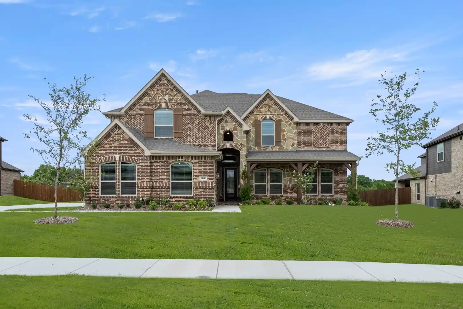 Photo 1 of Single family home for sale at 1001 Hidden Lakes Dr, De Soto, TX 75115 | MLS# 21219015 | Listing updated on 2026-10-29