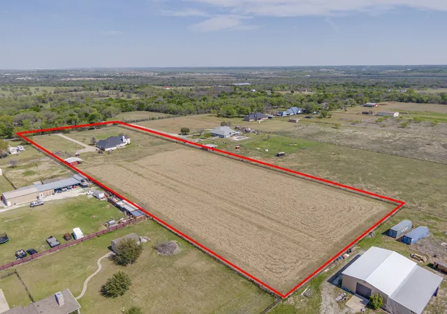 Photo 2 of Sale Pending at 130 Eubanks Rd, Maypearl, TX 76064 | MLS# 21216493 | Listing updated on 2026-08-04