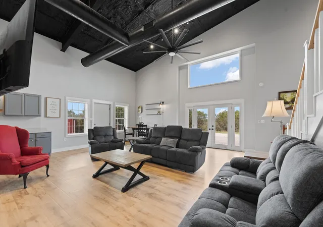 Photo 2 of Single family home for sale at 420 Overlook Dr, Cleburne, TX 76033 | MLS# 21219059 | Listing updated on 2026-09-07