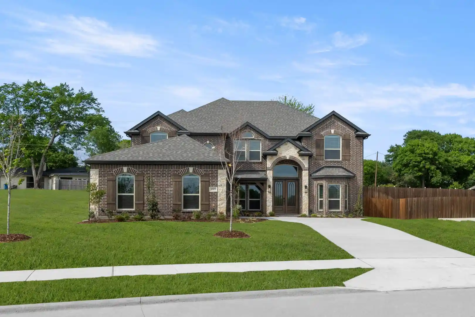 Photo 1 of Single family home for sale at 1115 Willow Lake Dr, De Soto, TX 75115 | MLS# 21219061 | Listing updated on 2026-10-29