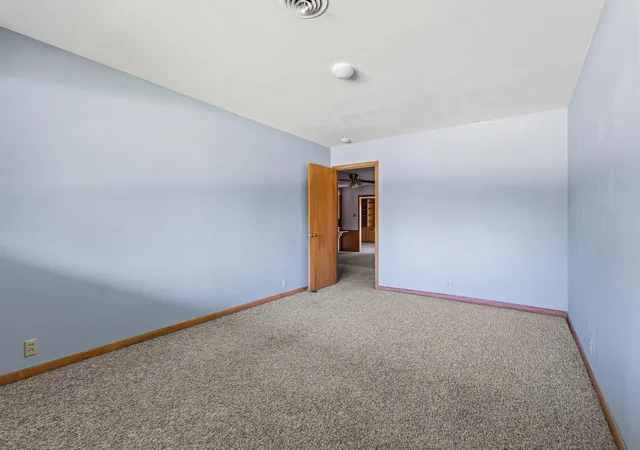 5th image of 1306 Hillside Dr, Gainesville, TX 76240 | MLS# 21219130