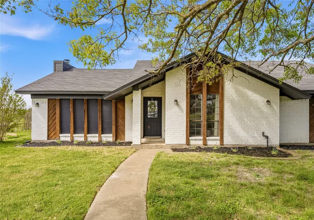 Homes for sale in Lorena, TX | 2566 Southwinds Dr, Lorena, TX 76655 | MLS# 21215092