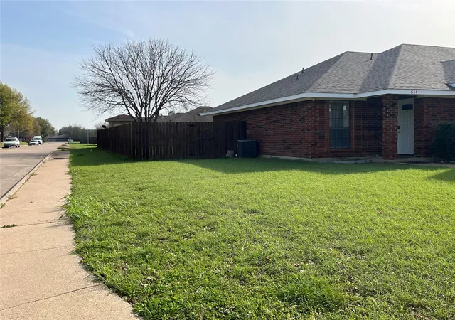 Photo 2 of Single family home for sale at 514 Amber Ln, De Soto, TX 75115 | MLS# 21218736 | Listing updated on 2026-07-21