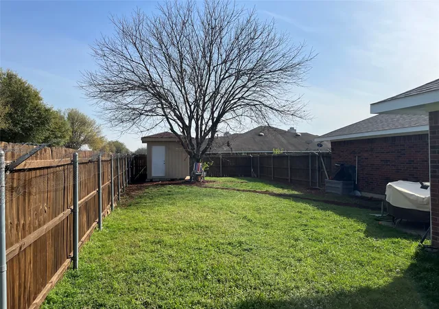 Photo 3 of Single family home for sale at 514 Amber Ln, De Soto, TX 75115 | MLS# 21218736 | Listing updated on 2026-07-21