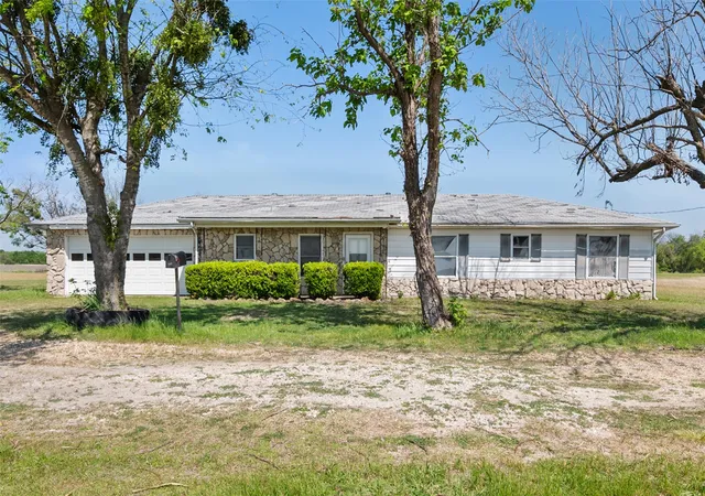 Homes for sale in Kerens, TX | 627 Fm 633, Kerens, TX 75144 | MLS# 21190638