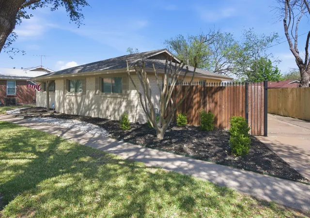Homes for sale in North Richland Hills, TX | 3608 Northcut Dr, North Richland Hills, TX 76117 | MLS# 21219237
