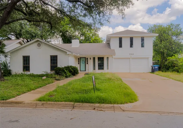 Photo 3 of Sale Pending at 7709 Marlborough Dr W, Fort Worth, TX 76134 | MLS# 21219314 | Listing updated on 2026-08-17