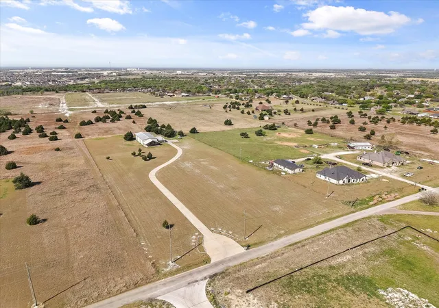 Photo 2 of Single family home for sale at 671 Robnett Rd, Waxahachie, TX 75165 | MLS# 21219298 | Listing updated on 2026-07-08