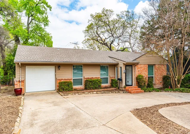 Homes for sale in Dallas, TX | 936 N Buckner Blvd, Dallas, TX 75218 | MLS# 21218211
