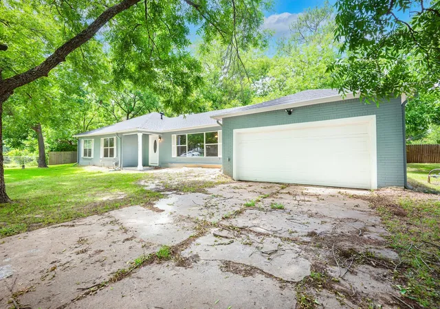 Photo 2 of Single family home for sale at 4004 4th St, Greenville, TX 75401 | MLS# 21219459 | Listing updated on 2026-07-21