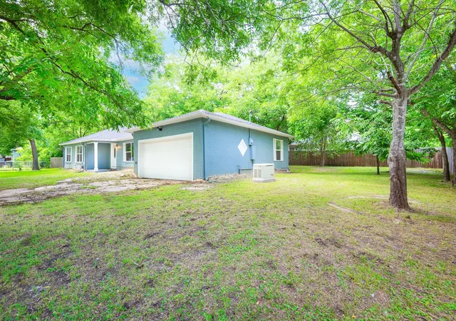 Photo 3 of Single family home for sale at 4004 4th St, Greenville, TX 75401 | MLS# 21219459 | Listing updated on 2026-07-21
