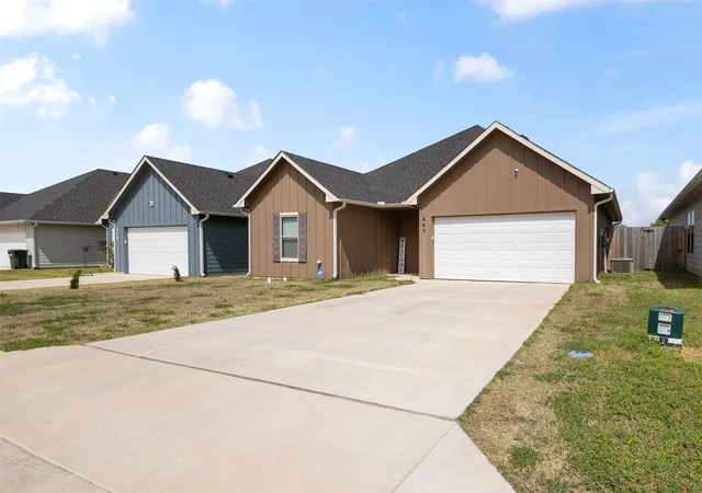 Photo 1 of Single family home for sale at 347 Preston Rd, Mabank, TX 75147 | MLS# 21218681 | Listing updated on 2026-08-21
