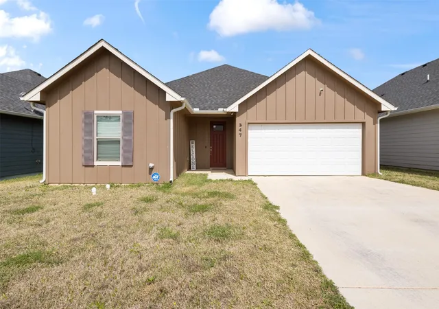 Photo 3 of Single family home for sale at 347 Preston Rd, Mabank, TX 75147 | MLS# 21218681 | Listing updated on 2026-08-21