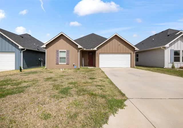Photo 3 of Single family home for sale at 347 Preston Rd, Mabank, TX 75147 | MLS# 21218681 | Listing updated on 2026-08-21