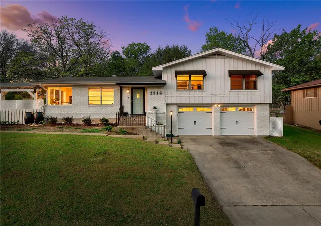 Homes for sale in Waco, TX | 2216 Hermanson Dr, Waco, TX 76710 | MLS# 21213756